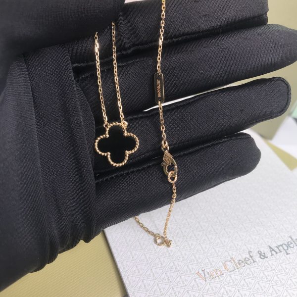 VAN CLEEF & ARPEL VINTAGE 18CT GOLD ALHAMBRA PENDANT NECKLACE ONYX