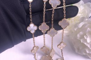 VCA 18CT GOLD ALHAMBRA NECKLACE MOTHER-OF-PEARL 20 MOTIFS (6)