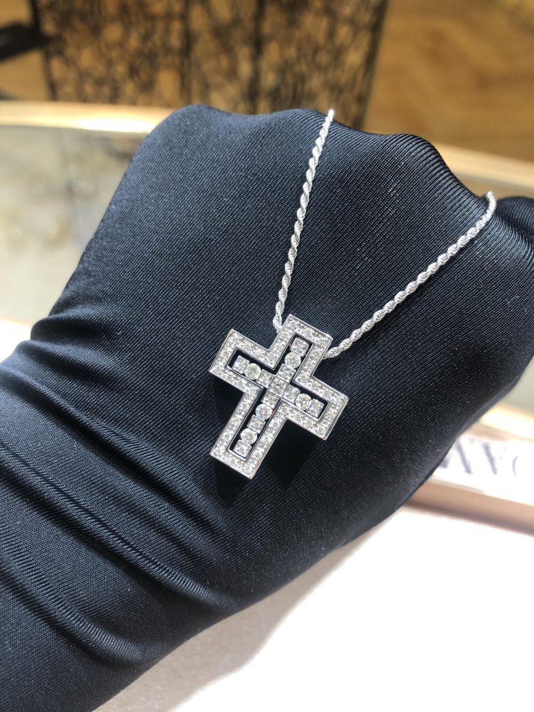 Daniami Belle Epoque Cross Diamond Necklace white Gold