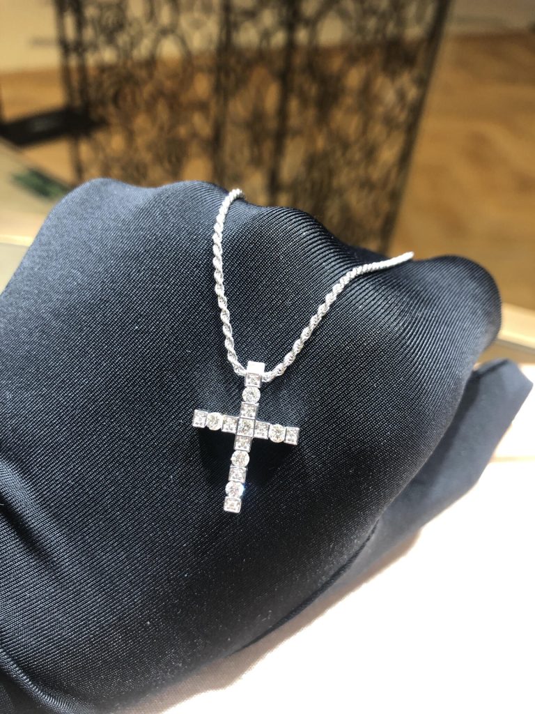 Daniami Belle Epoque Cross Diamond Necklace white Gold