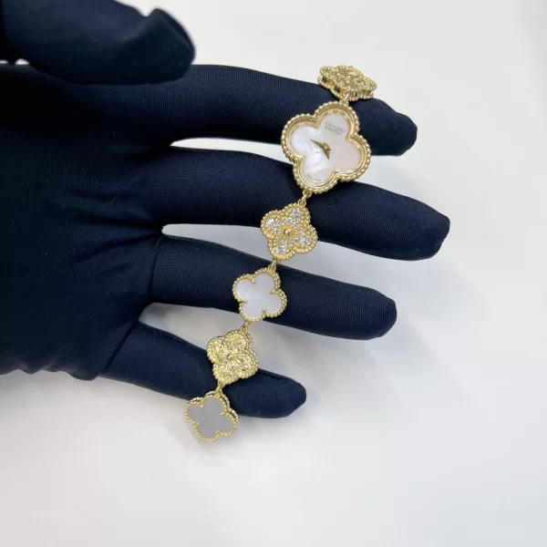 Buy Replica 18K Solid Gold Van Cleef Alhambra Sweet Alhambra Watch 22.7 mm VCARO8SG00
